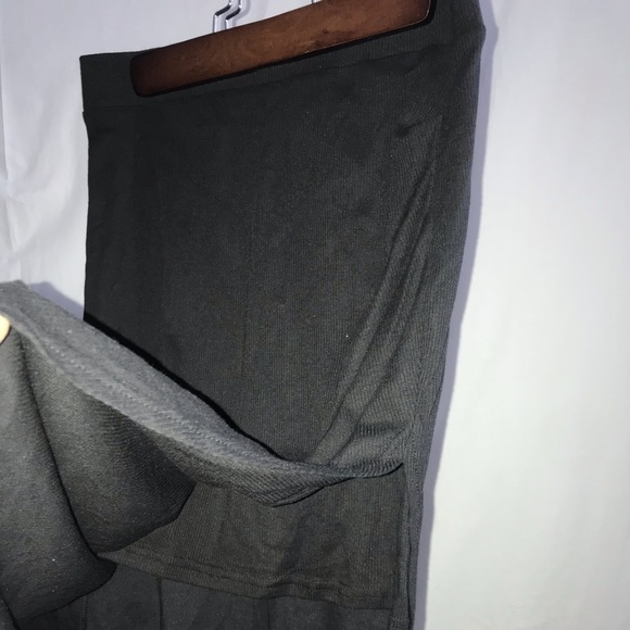 Maxi skirt with slit 🌸 - Picture 2 of 3